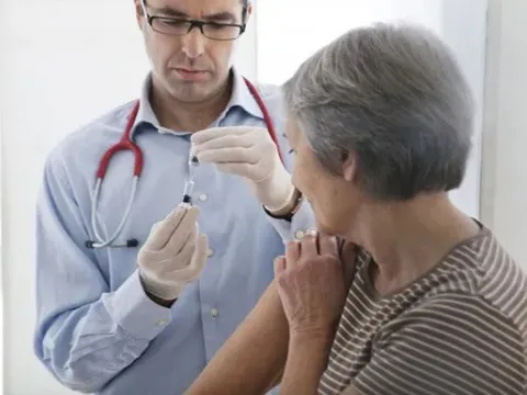 Canada cho phép sử dụng vaccine ngừa virus gây viêm phổi với người trên 60 tuổi
