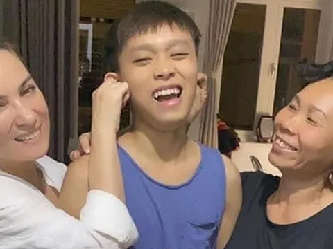 Hồ Văn Cường tặng quà đặc biệt cho mẹ ruột và mẹ nuôi Phi Nhung dịp Vu Lan?