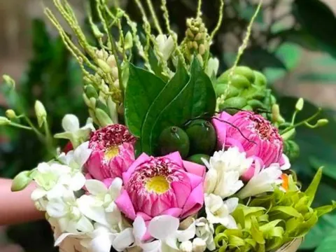 Dù cúng Rằm hay chưa, sáng Rằm tháng 7 vẫn nên đặt 3 thứ có mùi này lên bàn thờ để gia đạo bình an
