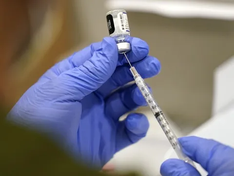 Anh triển khai thuốc điều trị ung thư '7 phút ' đầu tiên trên thế giới