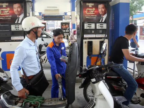 Giá xăng dầu hôm nay 3/9: Lại tăng mạnh