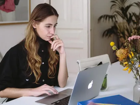 Mẹo chăm sóc da cho người thường xuyên sử dụng máy tính