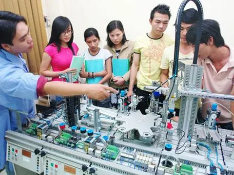 Tăng lương giáo viên dạy nghề