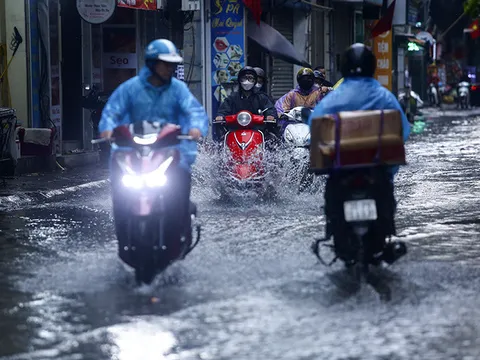 Mưa dông diện rộng trên cả nước trong ngày cuối tuần