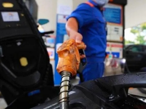 Giá xăng dầu hôm nay 14/9: Loại tiếp tục tăng, loại quay đầu giảm
