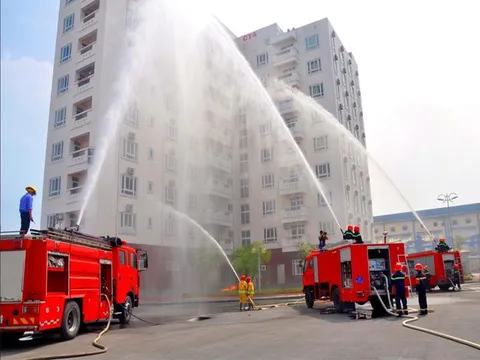Những kỹ năng xử lý khi bị mắc kẹt do cháy ở các chung cư, tòa nhà cao tầng