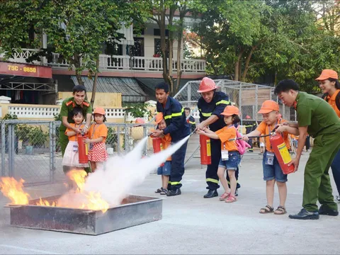 Công an TP. HCM hướng dẫn 7 kỹ năng sinh tồn đối với trẻ nhỏ khi gặp sự cố cháy nổ