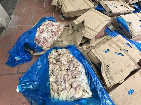 Hà Nội: Phát hiện hơn 1,2 tấn cánh gà không rõ nguồn gốc, xuất xứ