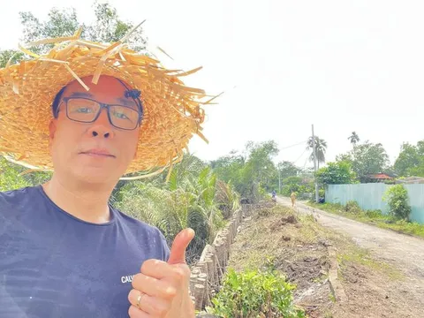 Vua cá Koi đón sinh nhật lẻ bóng sau biến cố hôn nhân, bất ngờ nói về 1 món quà