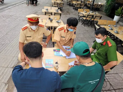 CSGT có được lập chốt gần hàng quán?