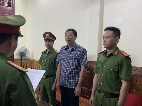 Khởi tố, bắt tạm giam Hiệu trưởng Trường Cao đẳng Công nghiệp Thanh Hóa