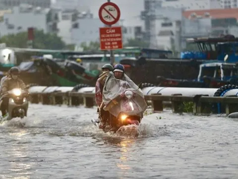 Nam Bộ chật vật vì triều cường và mưa dông, Biển Đông sắp đón bão