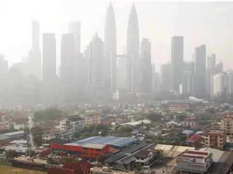 Malaysia “gieo mây” tạo mưa, đóng cửa trường học vì ô nhiễm không khí