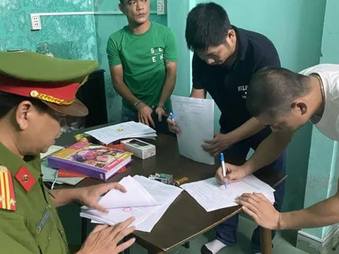 Phá đường dây cho vay nặng lãi hơn 180%/năm