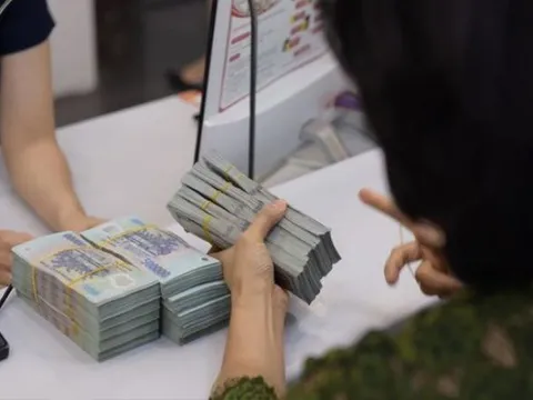 Người dân gửi tiết kiệm vào ngân hàng với con số kỷ lục: Hơn 6 triệu tỷ đồng