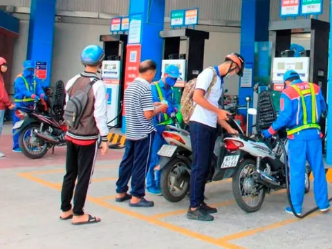 Giá xăng dầu hôm nay 12/10: Tiếp tục giảm khi lo ngại suy thoái kinh tế lấn át sự thiếu hụt cung