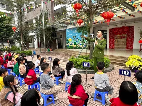 Quận Hà Đông: Tuyên truyền pháp luật, hướng dẫn kĩ năng PCCC&CNCH tại trường Tiểu học Phú Cường