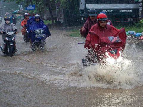 Mưa lớn gây ngập nhiều tuyến đường, Đà Nẵng cho học sinh nghỉ học