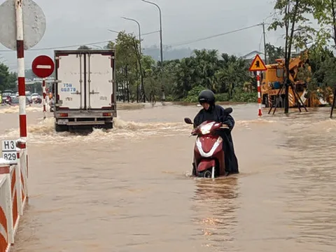 Thừa Thiên Huế: Mưa lớn kéo dài gây ngập lụt nhiều nơi