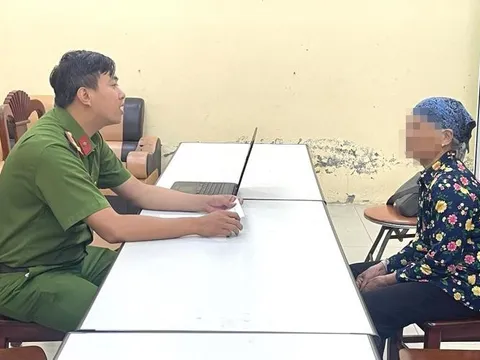Sau cuộc điện thoại, người phụ nữ 65 tuổi suýt mất gần 700 triệu tiền tiết kiệm
