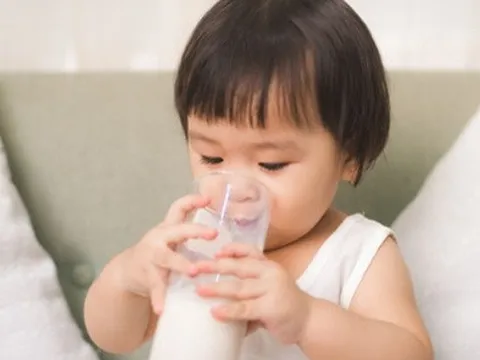 Trẻ còi xương có phải là do thiếu canxi không, cha mẹ nên bổ sung cho con thế nào để đảm bảo sức khỏe?