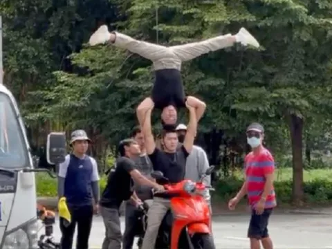 Vụ clip biểu diễn chồng đầu lái xe: Quốc Nghiệp nói gì tại cơ quan công an?