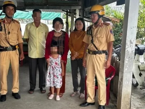 Bé gái đi cùng ông ngoại quanh khu vui chơi, cảnh sát tìm thấy ở nơi không ngờ