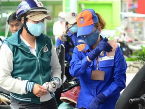 Giá xăng dầu hôm nay 30/10: Đồng loạt giảm