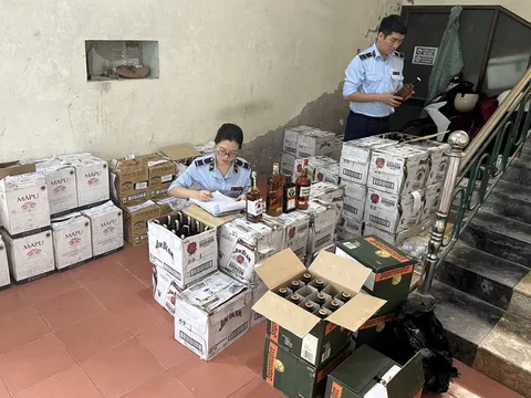 Quảng Bình: Tạm giữ gần 1.000 chai rượu ngoại không rõ nguồn gốc