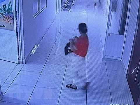 Giả dạng nhân viên y tế để bắt cóc trẻ em