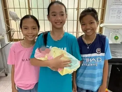 Nghe tiếng khóc ở giữa cánh đồng, 3 nữ sinh lại gần kiểm tra phát hiện điều bất ngờ