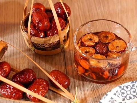 Táo đỏ là 'thần dược tự nhiên' nhưng ăn theo cách này rước độc vào người