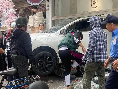 Tin mới vụ nữ tài xế lùi xe ô tô lao thẳng vào cửa hàng trang sức ở Hải Phòng