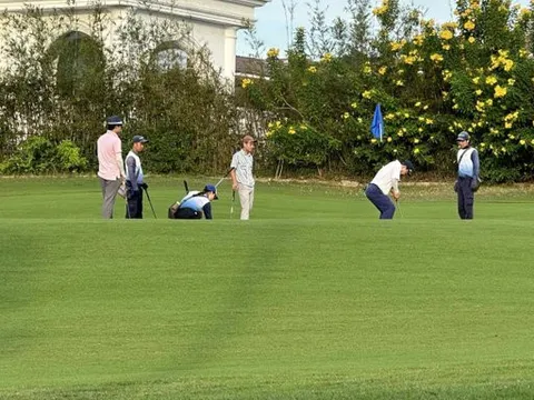 Phó Thủ tướng Chính phủ yêu cầu xác minh giám đốc Sở chơi golf trong giờ làm