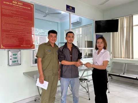 Đang rối rắm vì đánh rơi cọc tiền lớn, nữ kế toán bất ngờ nhận được 'phép màu'