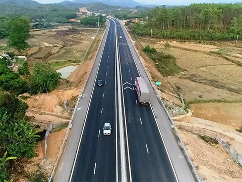 Bộ GTVT yêu cầu rà soát nâng tốc độ cao tốc 4 làn xe lên 90km/h