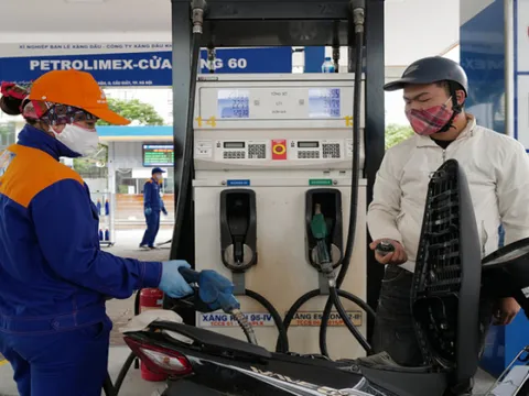 Giá xăng dầu hôm nay 13/12: Xuống mức thấp