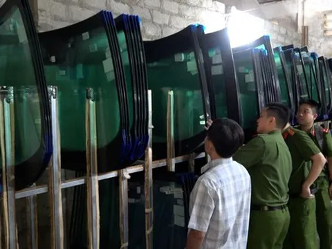 Triệt phá đường dây buôn bán kính xe ô tô giả nhiều thương hiệu nổi tiếng với quy mô lớn