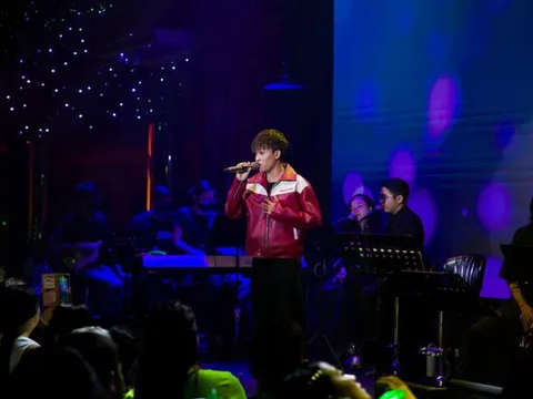 Chủ phòng trà nhận xét Hồ Văn Cường: 'Fan đông, lần nào làm show cũng như đi xem concert'