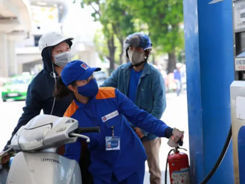 Giá xăng dầu hôm nay 24/12: Liên tục giảm nhưng vẫn ghi nhận tuần tăng