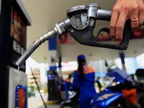 Giá xăng dầu hôm nay 1/1: Diễn biến ra sao khi bước sang năm 2024?