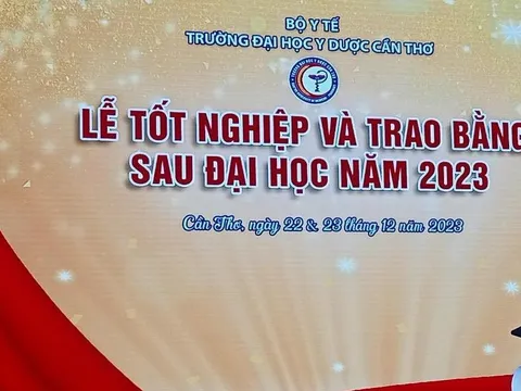 Trường ĐH Y dược Cần Thơ: Không đóng tiền dự Lễ tốt nghiệp, học viên không được phát bằng
