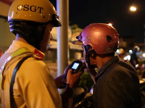 Vi phạm nồng độ cồn rồi bỏ lại phương tiện, bị xử lý như thế nào?