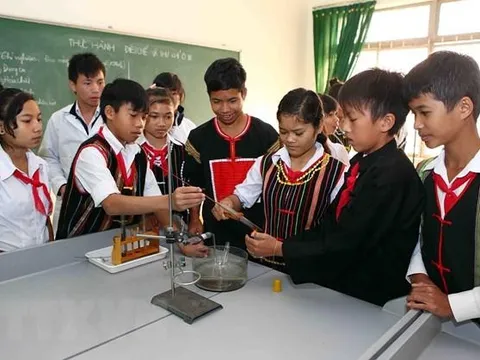 Đề xuất giao Bộ GD&ĐT phát hành, in ấn sách giáo khoa tiếng dân tộc thiểu số