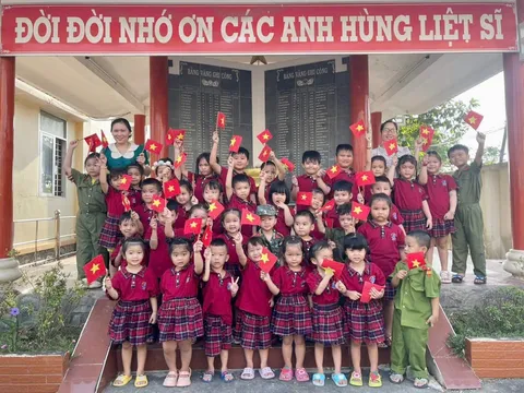 Thật ý nghĩa khi tổ chức cho các em thiếu nhi, học sinh viếng Nghĩa trang Liệt sĩ