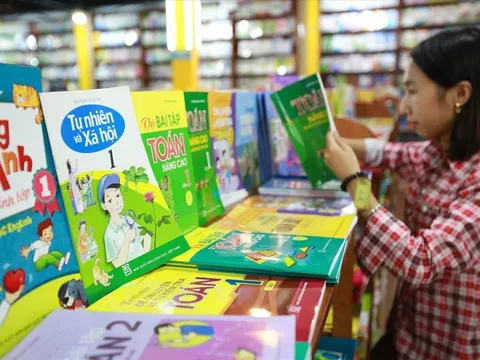 Đại diện Ban đại diện cha mẹ học sinh tham gia Hội đồng lựa chọn sách giáo khoa