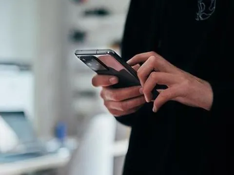 Cài đặt app hẹn hò 'em út' qua mạng, người đàn ông bị lừa số tiền không tưởng