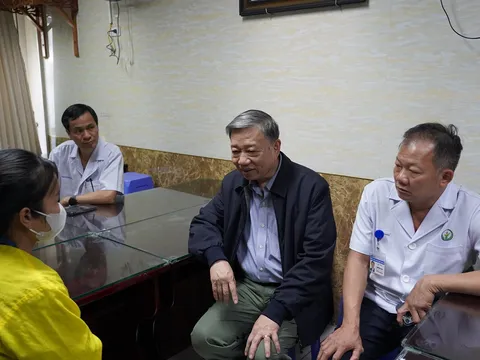 Hà Nội: Khởi tố tài xế vi phạm nồng độ cồn, chèn xe qua người Đại úy Công an