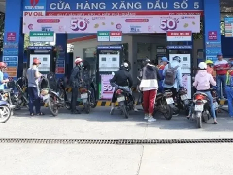 Giá xăng dầu hôm nay 15/1: Đồng loạt đi xuống