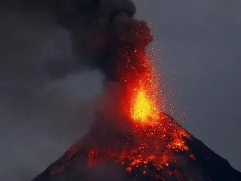 Indonesia: Nhiều núi lửa đồng loạt phun trào khiến hàng nghìn người phải sơ tán